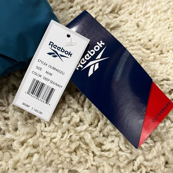 Brand new with tags - Men’s Reebok Puffer Sherpa Jacket - Picture 6 of 9